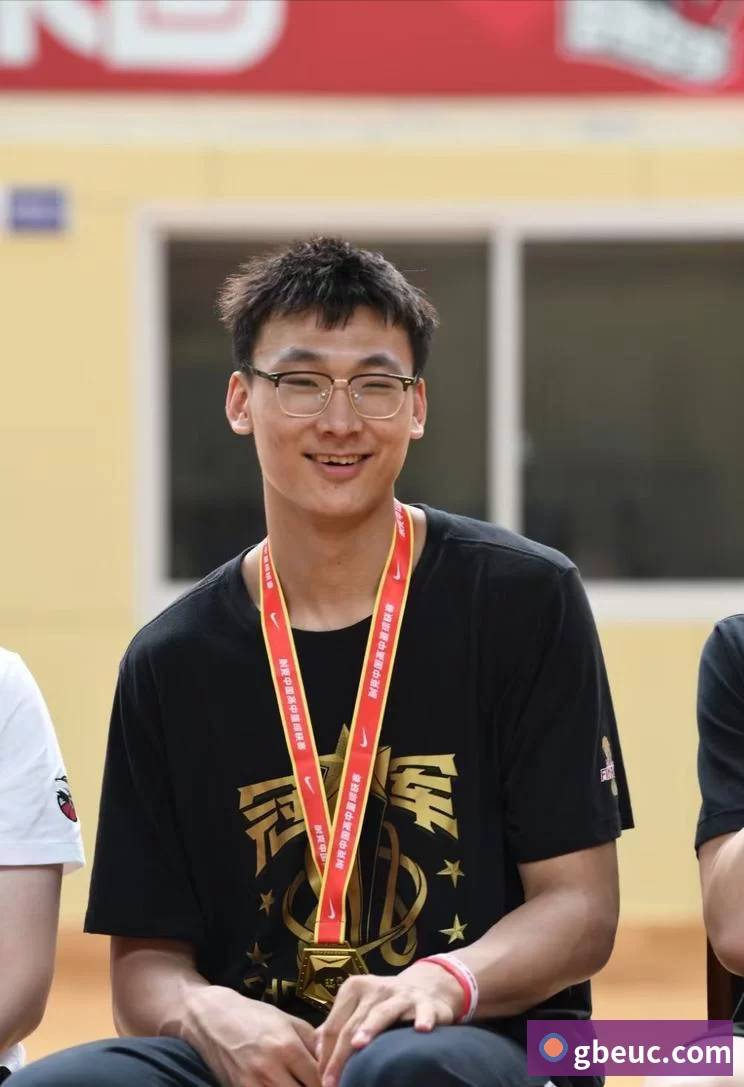 余嘉豪西乙狂砍27分12板!篮下单打无解,下赛季该进西甲了! - 完美体育(中国)官方网站 - 让运动改变生活